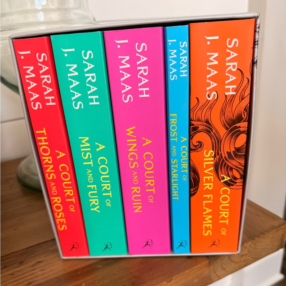 A Court of Thorns and Roses Box Set